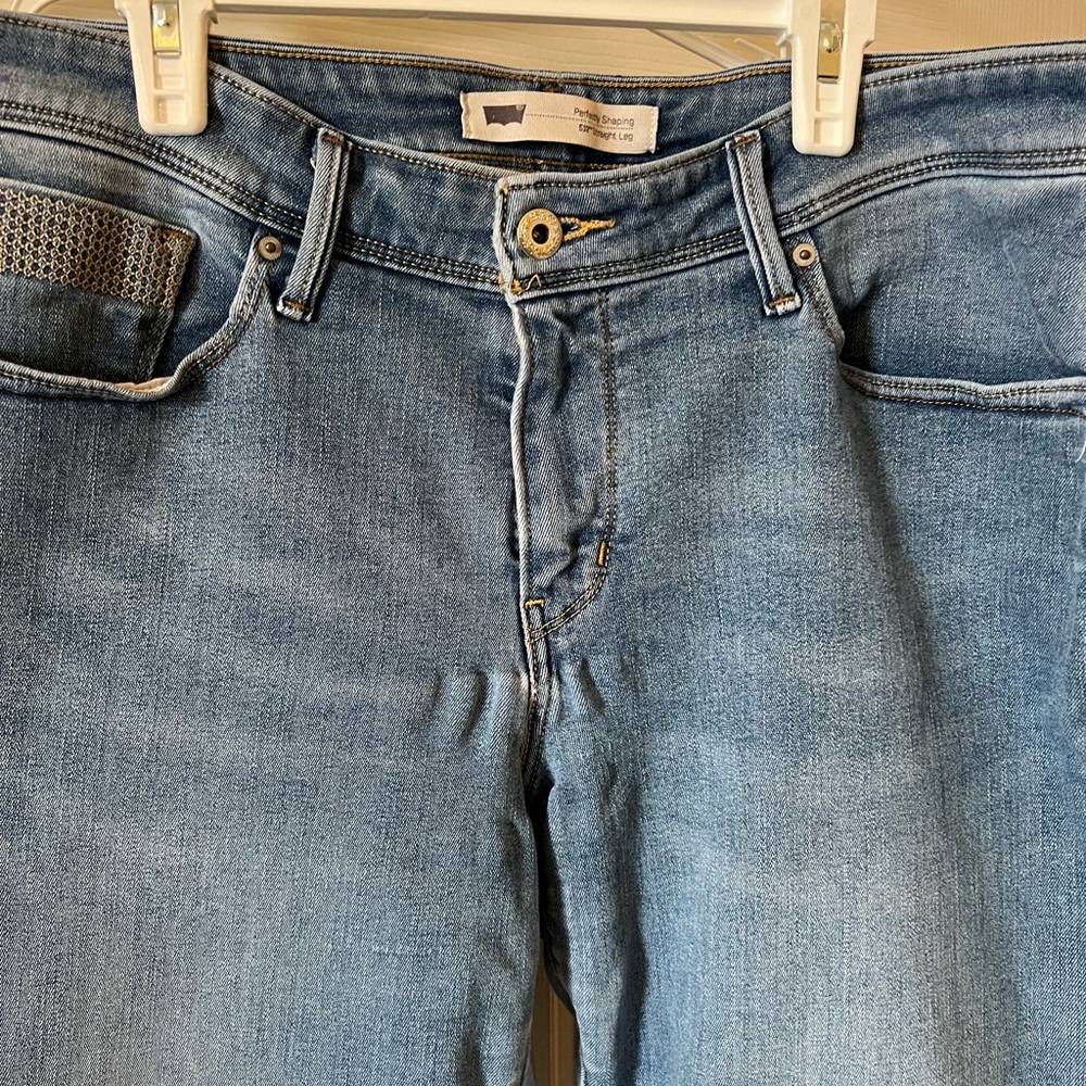 Women’s Levi jeans